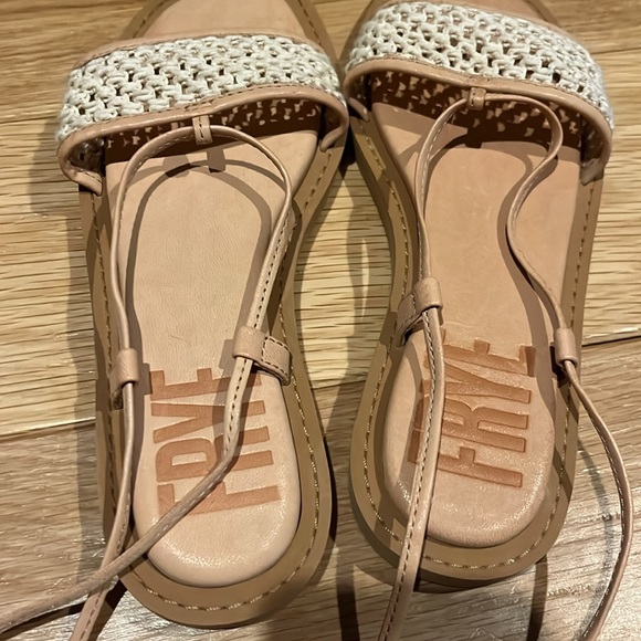 Frye Faye Ankle Tie Crochet Sandals Oatmeal/Natural Color Size 6M - Picture 11 of 12